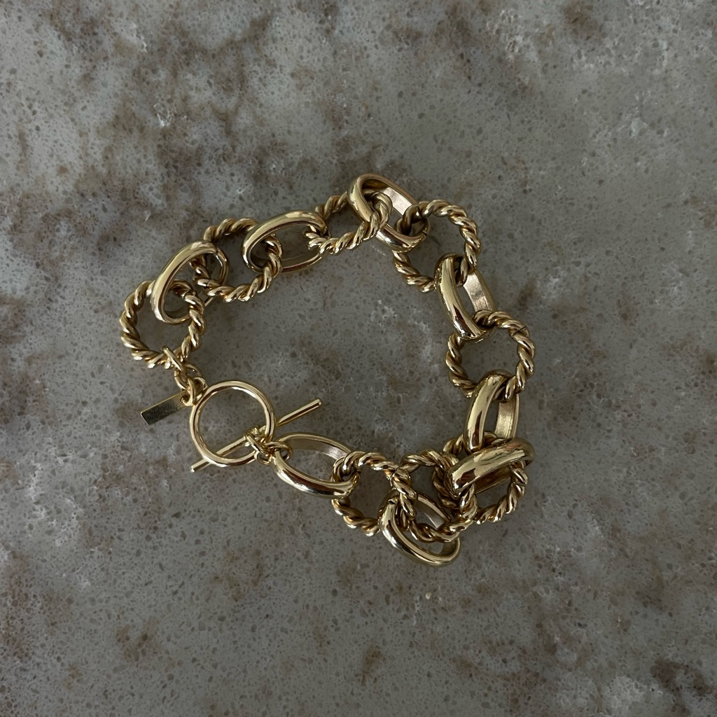 Elegant Gold Chain Bracelet